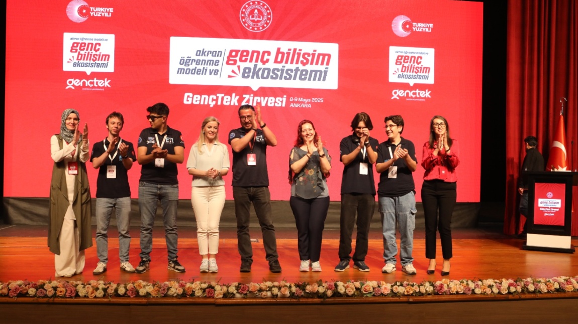  8-9 MAYIS TARİHLERİNDE GERÇEKLEŞTİRİLEN GENÇTEK ZİRVESİ'NDE SAHNEDEYDİK
